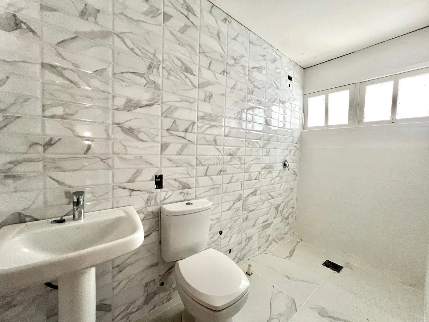 Imagem Casa 04 dormitórios para venda em Xangrilá Atlântida