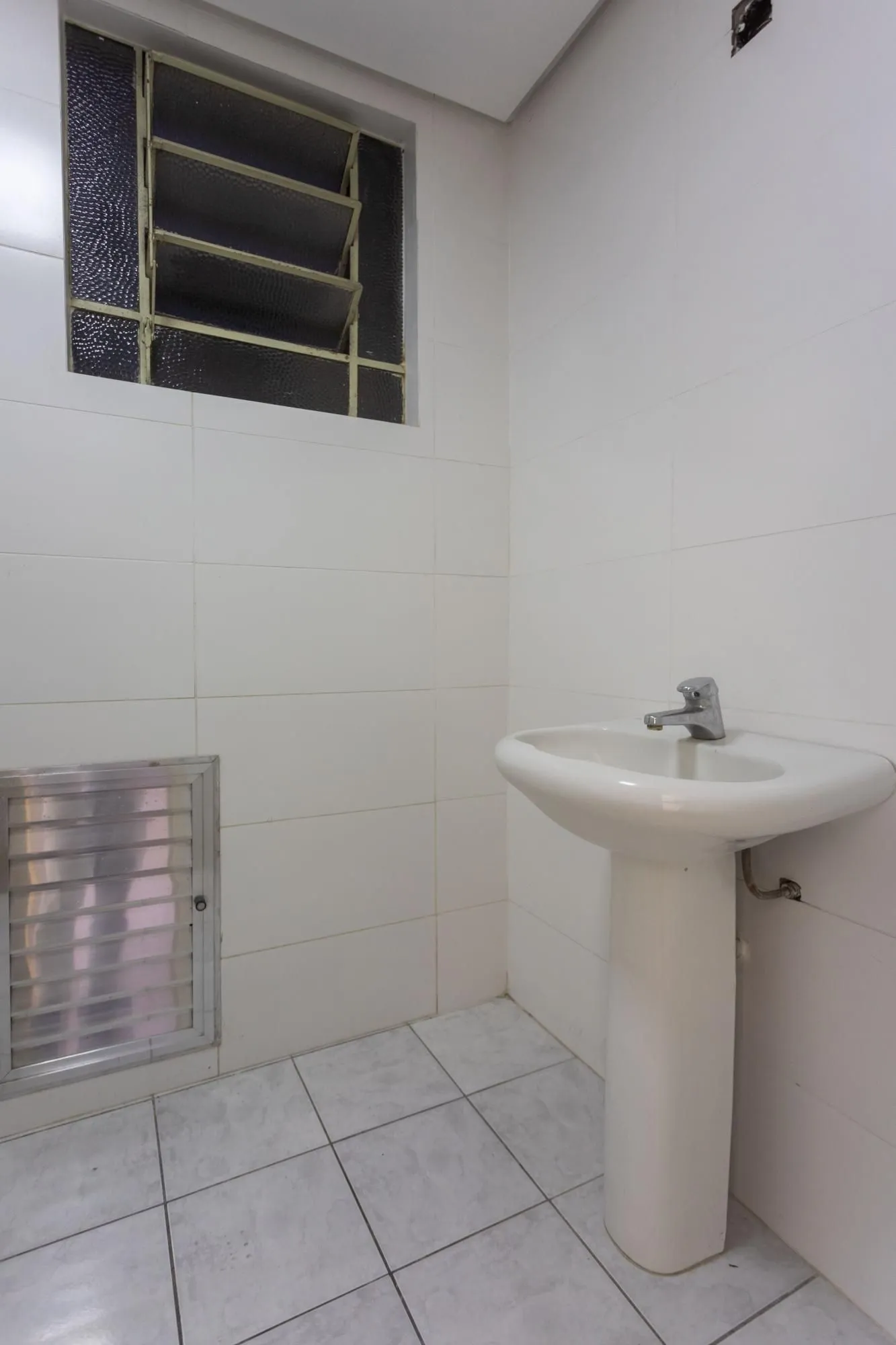 Imagem Amplo Apartamento de 3 Dormitórios com Sacada e Garagem na Av. Protásio Alves