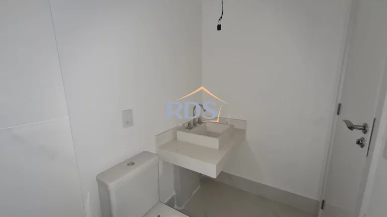 Imagem Vende excelente apartamento de 160m² com 3 su;ites e 2 vagas no contrapiso