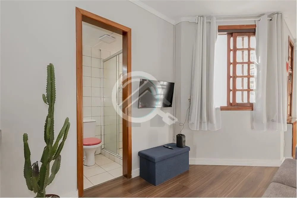 Imagem Apartamento de 1 dormitório na Cidade Baixa, região central de Porto Alegre. Imóvel de fundos, si...
