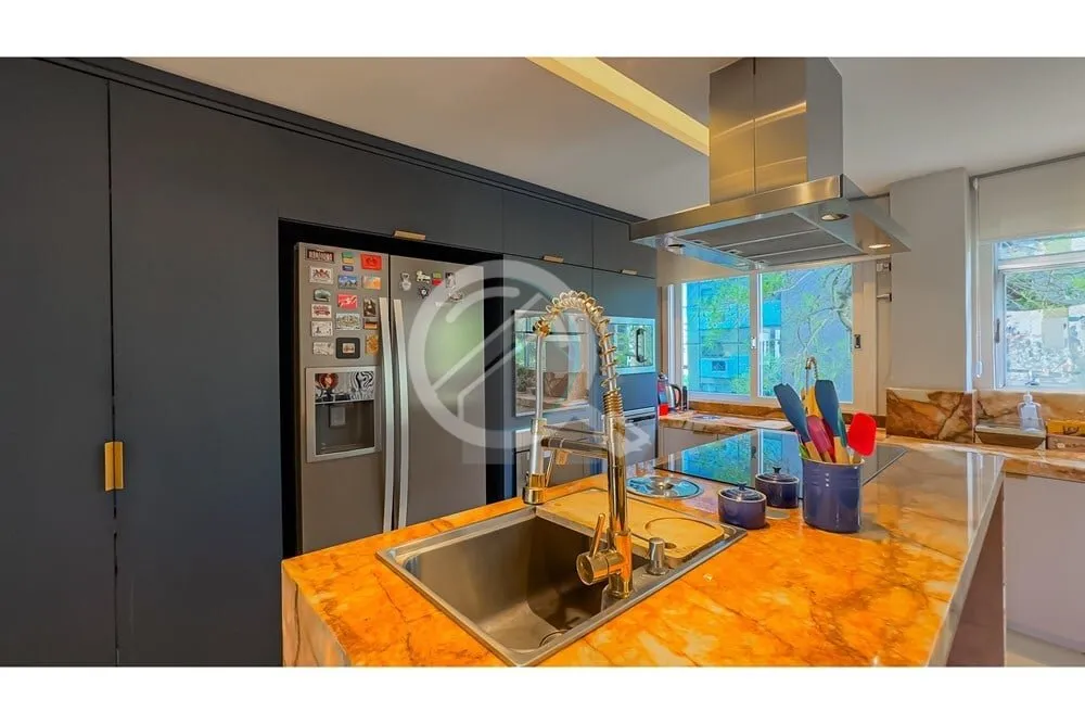 Imagem No bairro Petrópolis, na Rua Palmeira, Apartamento semi mobiliado de 03 Dormitórios (01 suite com ...