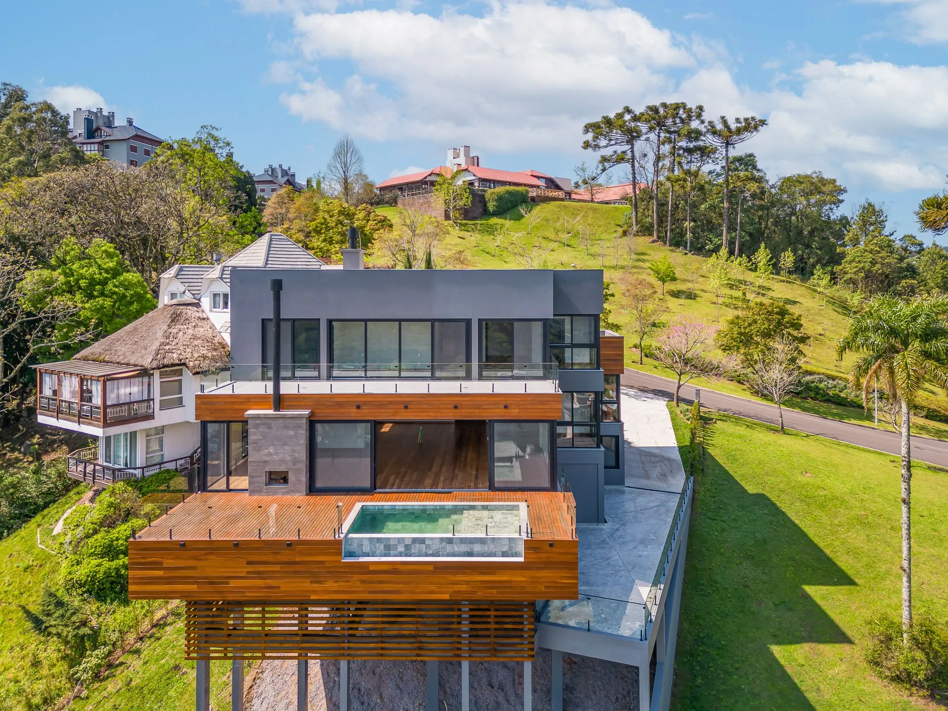 Imagem Casa à venda em Gramado, Bavaria, com 5 quartos, 580m2