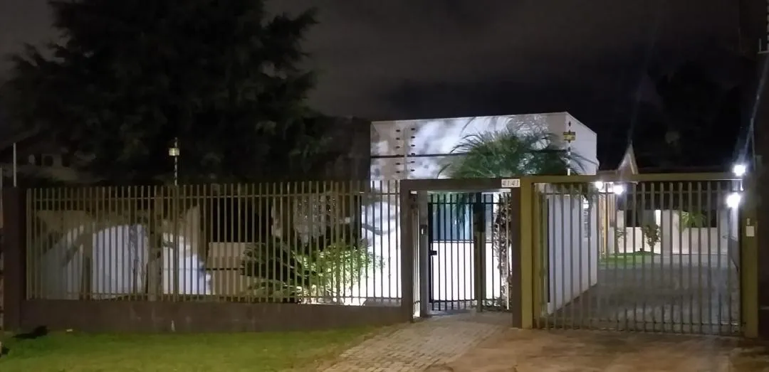 Imagem Casa com sala comercial Bairro Canadá área construída 230,00m² e terreno com 715,00m²