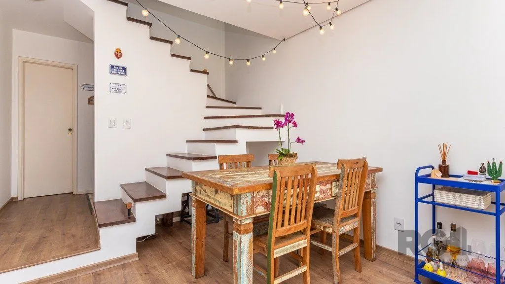 Imagem Casa em condomínio de 109m² - 3 dormitórios, 1 suíte e 1 vaga no bairro Teresópolis