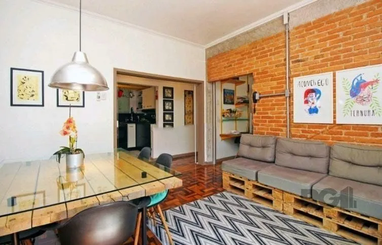 Imagem Apartamento Reformado com 3 Dormitórios e 3 Vagas no Petrópolis