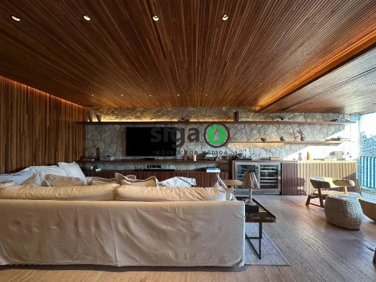 Imagem Apartamento à venda em Moema, com 2 suítes e 2 vagas com porteira fechada!