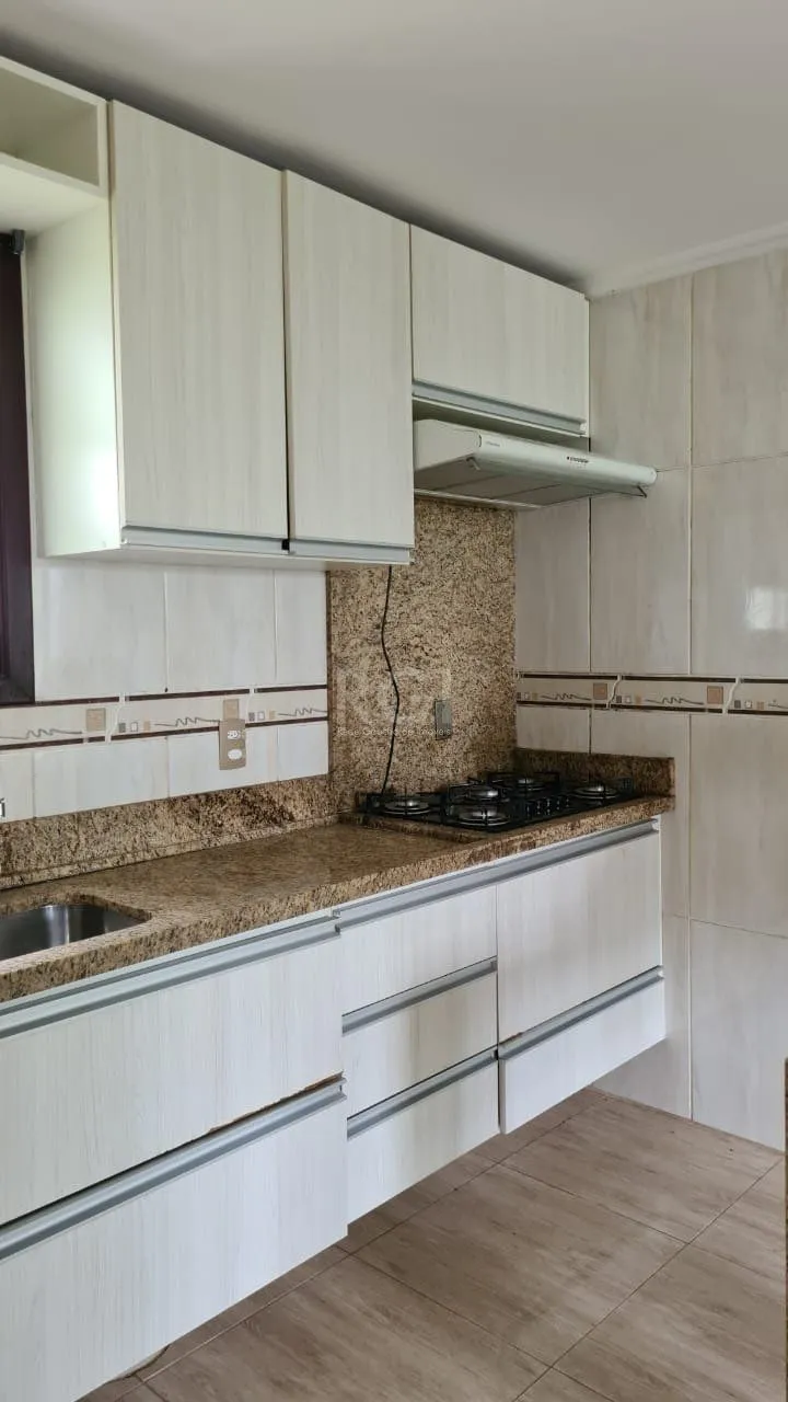 Imagem Sobrado para Venda - 200m², 3 dormitórios, sendo 1 suites, 3 vagas - Belém Novo