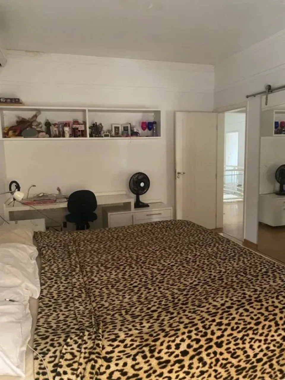 Imagem Casa de Luxo em Condomínio na Granja Olga I - 4 Quartos, 4 Suítes, 1 Sala, 2 Vagas de Garagem - Sorocaba-SP