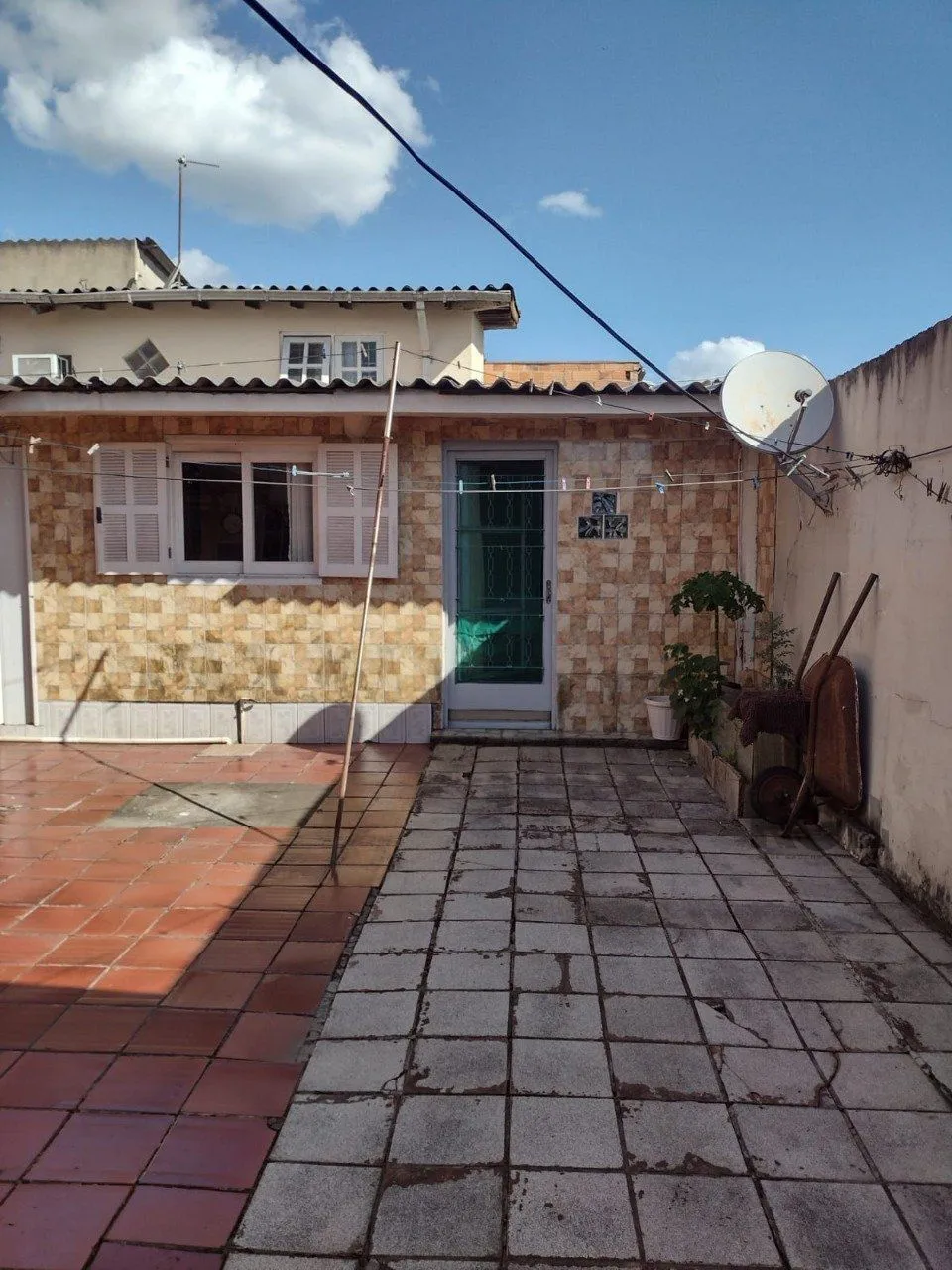 Imagem Duas casas, 3 dormitórios, vaga de garagem, Bairro Monte Carlo