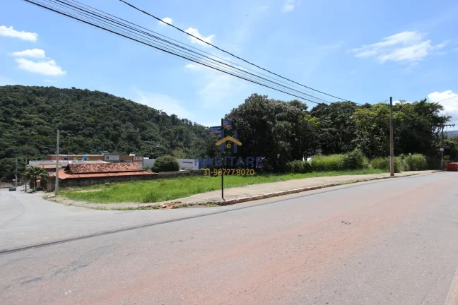 Foto do imóvel Terreno de esquina com 1.572 m2 no centro de Ibirité