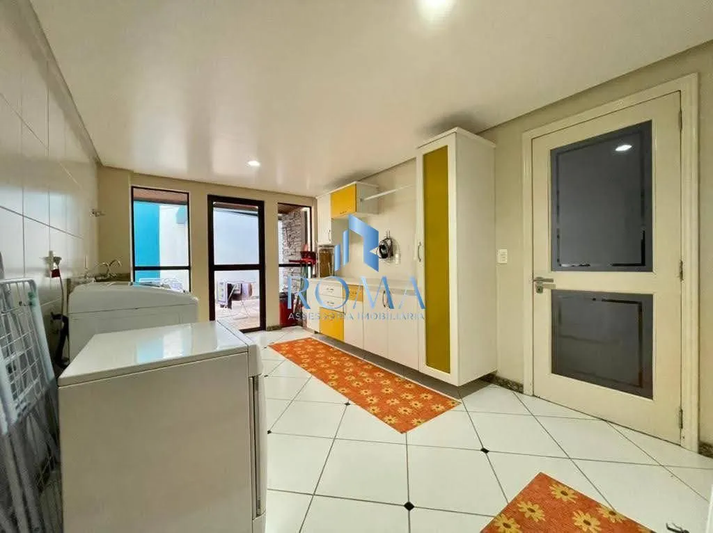 Imagem Casa 6 dormitórios à venda Nossa Senhora de Lourdes Santa Maria/RS