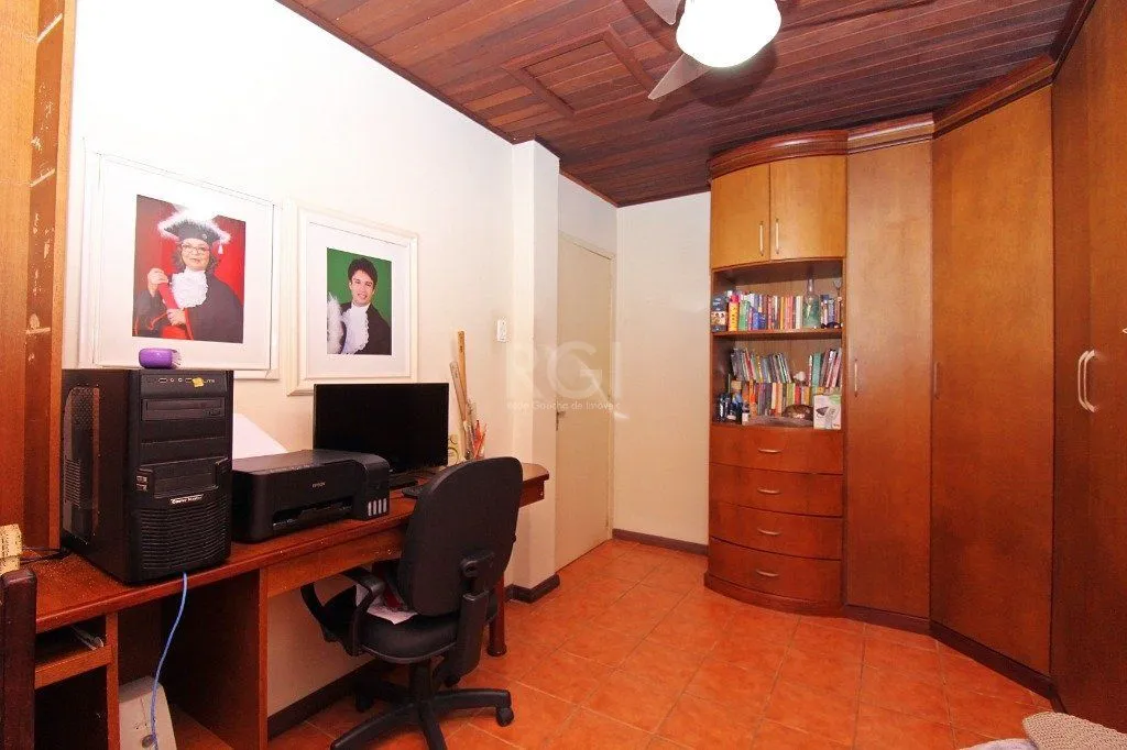 Imagem Casa para Venda - 150m², 4 dormitórios, sendo 1 suites, 3 vagas - Nonoai