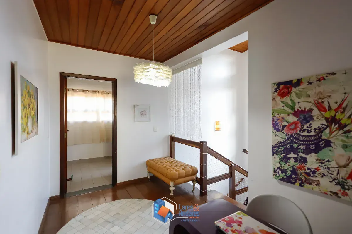 Imagem Sobrado para venda em Chácara Inglesa com 3 quartos, sendo 2 suítes, 304m²