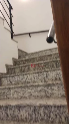 Imagem Sobrado com 3 dormitorios, 2 suites 1 lavabo, 2 vagas para 2 carros, sacadas nos quartos principais, churrasqueira, perto do metro Guilhermina esperaç
