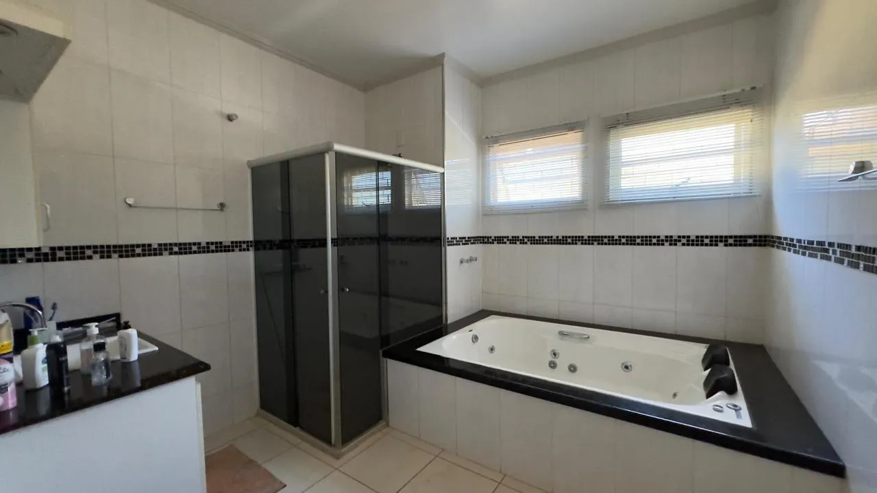 Imagem Imperdível casa de 5 quartos em condomínio no Estribo, Avaré-SP: 1 suíte, 1 sala, 4 banheiros, 4 vagas, 265m².