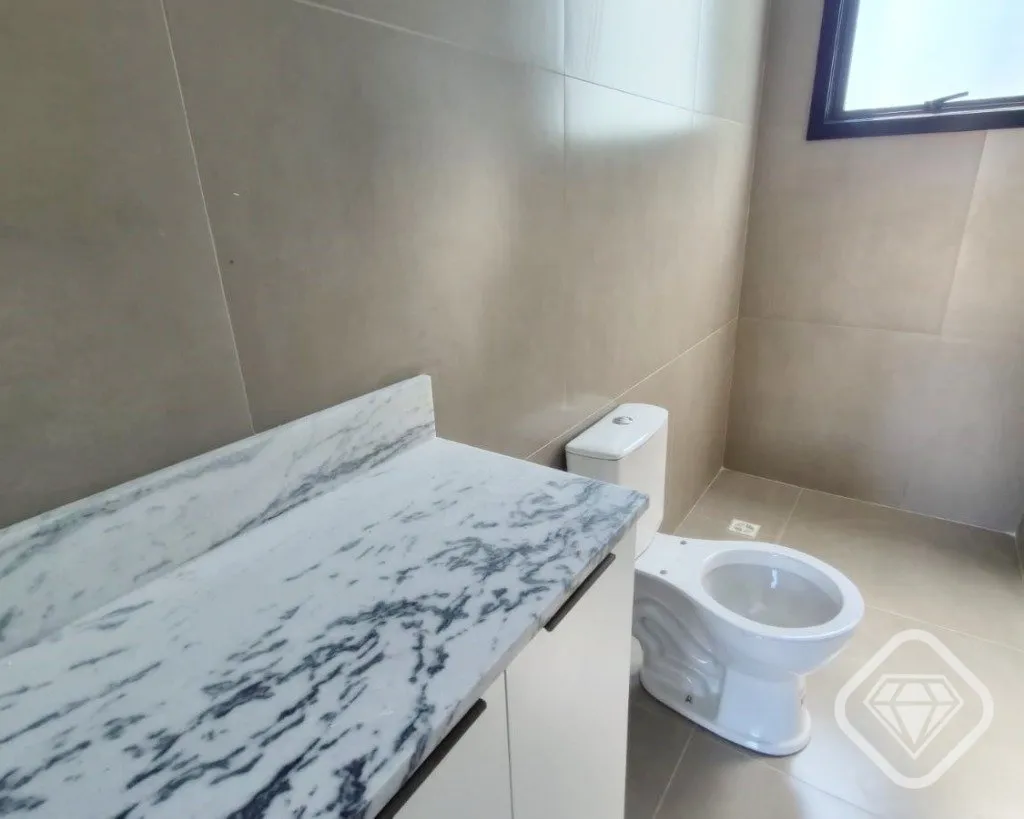 Imagem Casa nova, mobiliada e pronta para morar, em frente a uma linda praça na Zona Sul.

Ao entrar, o li...