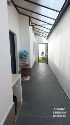 Imagem Casa Espaçosa com 3 Quartos, Suíte, Churrasqueira e Garagem para 4 Carros – Conforto e Praticidade para Sua Família!