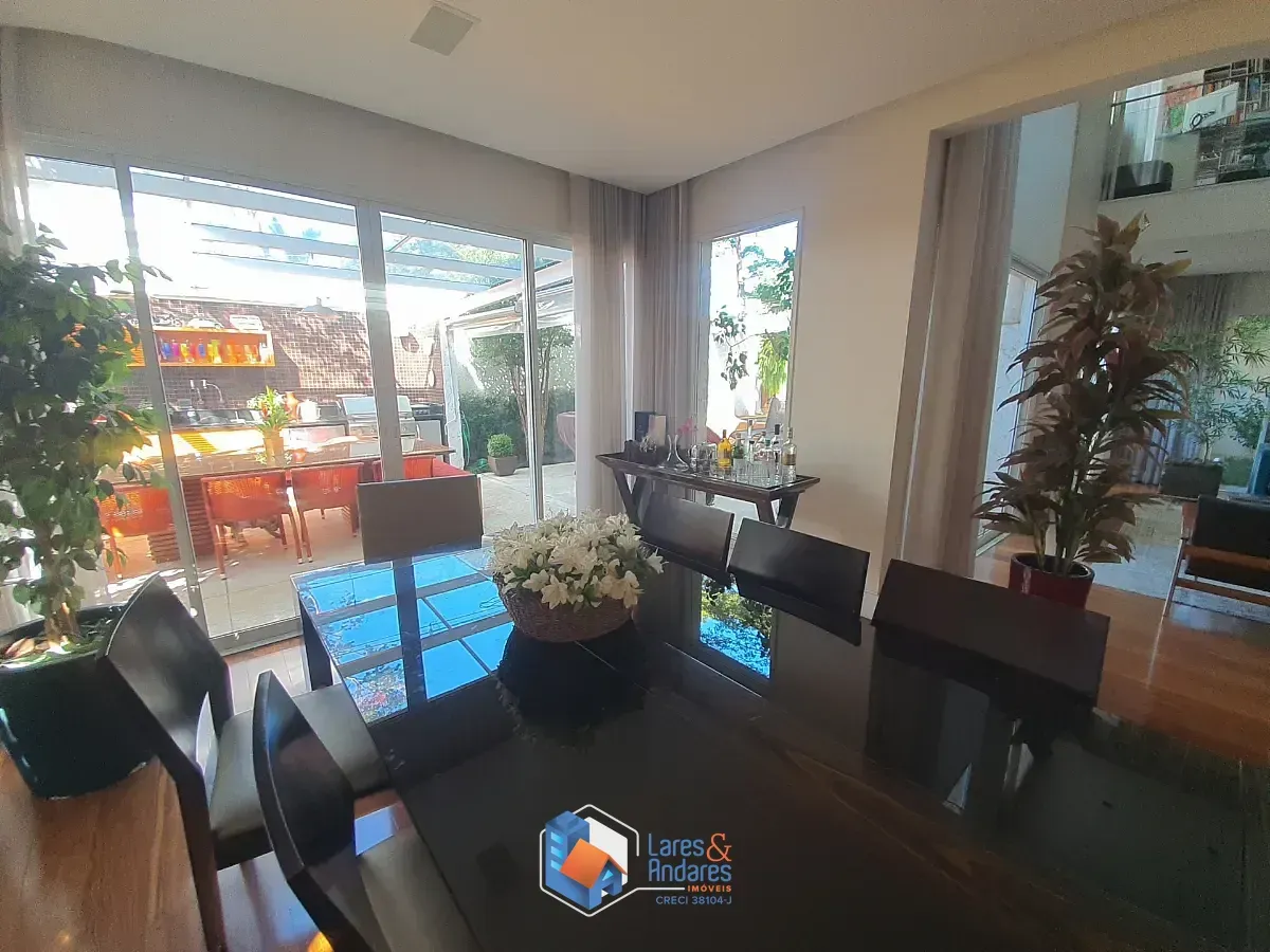 Imagem Casa no condomínio Villa Laplace para venda com 4 quartos, sendo 4 suítes, 575m²