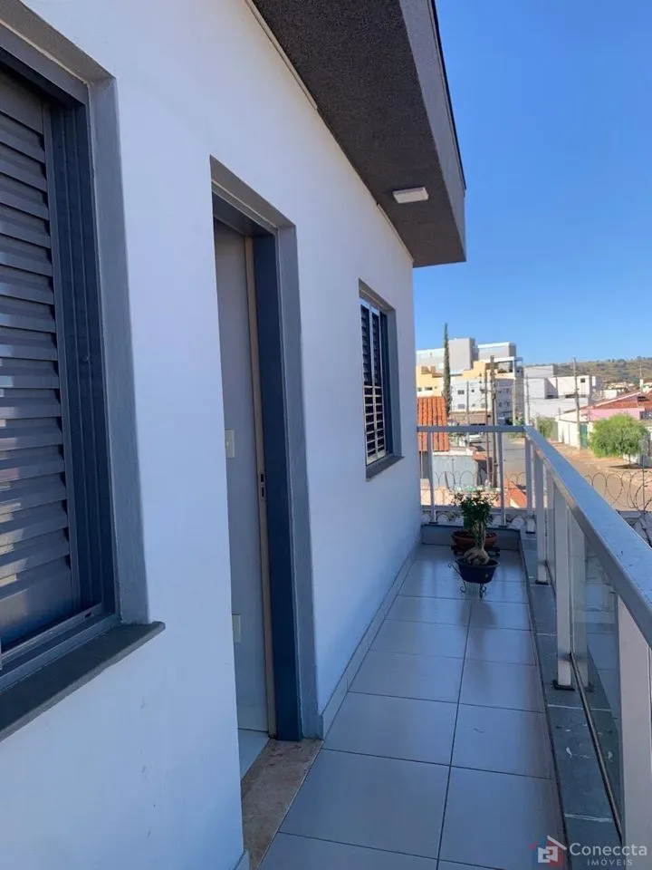 Imagem Casa com 3 dormitórios à venda, 111 m² por R$ 420.000,00 - Vila Garcia - Patos de Minas/MG