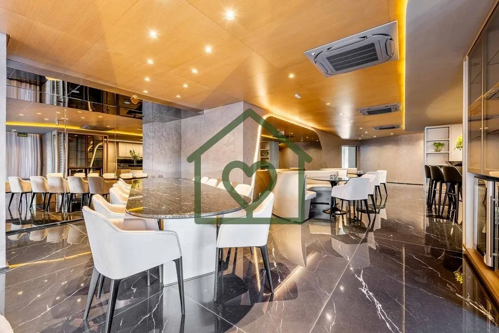 Imagem Apartamento de 378,97 m² privativos, com 4 suítes, uma ampla suíte máster com closet, 4 vagas de...