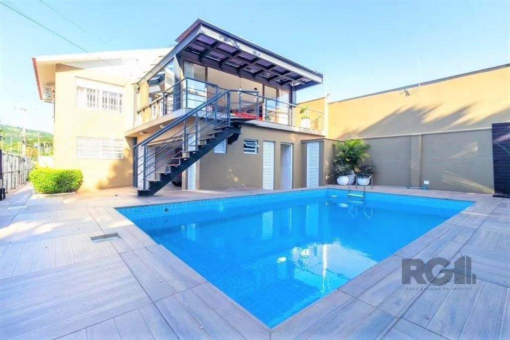 Imagem Casa de 380m², bairro Guarujá