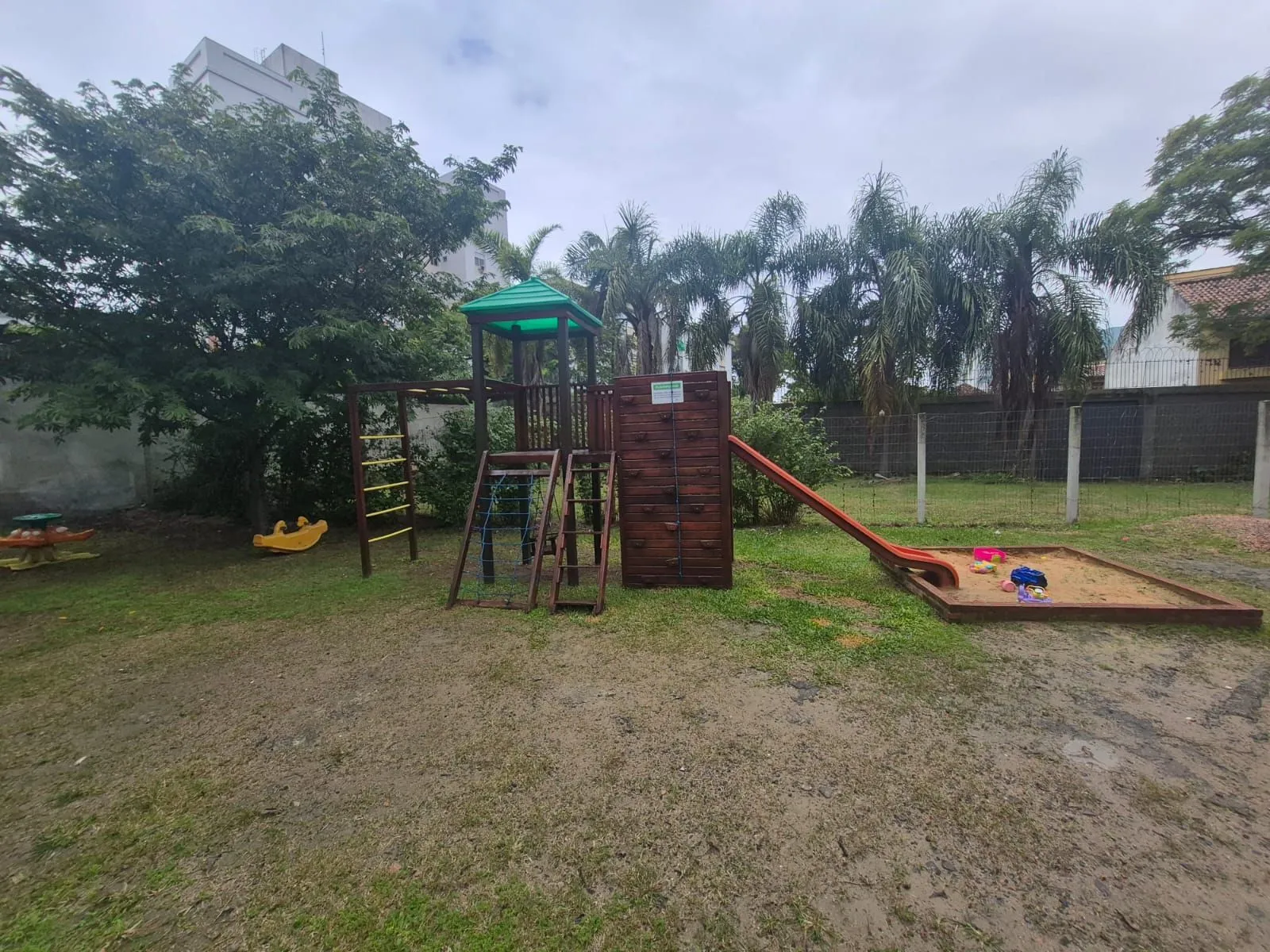 Imagem Apartamento com 2 quartos, vaga, elevador e piscina no bairro Nonoai