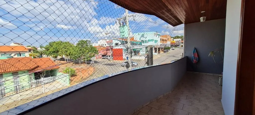 Imagem Casa Sobrado Mobiliada, com Salão Comercial de 70m² com estrutura para Restaurante/Pizzaria