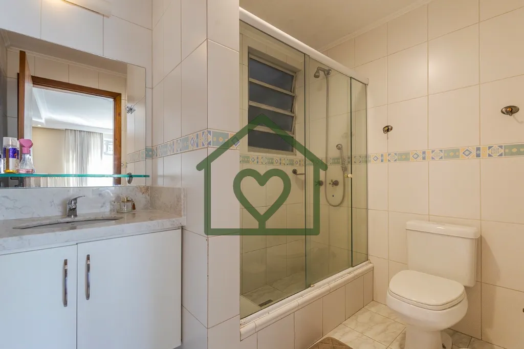 Imagem Apartamento semimobiliado no Jardim Botânico de 2 dormitórios com 105 m² privativos. Imóvel cont...