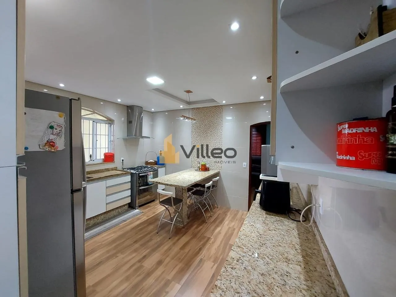 Imagem Apresentamos uma residência que une espaço, conforto e elegância no Wanel Ville II, um dos bairro...