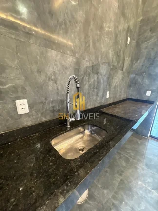 Imagem Casa com 3 quartos no American Park, em terreno com 180m² com 126m² de área construída possui:

...
