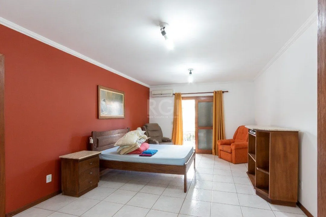 Imagem Casa para Venda - 247m², 3 dormitórios, sendo 1 suites, 4 vagas - Vila Nova