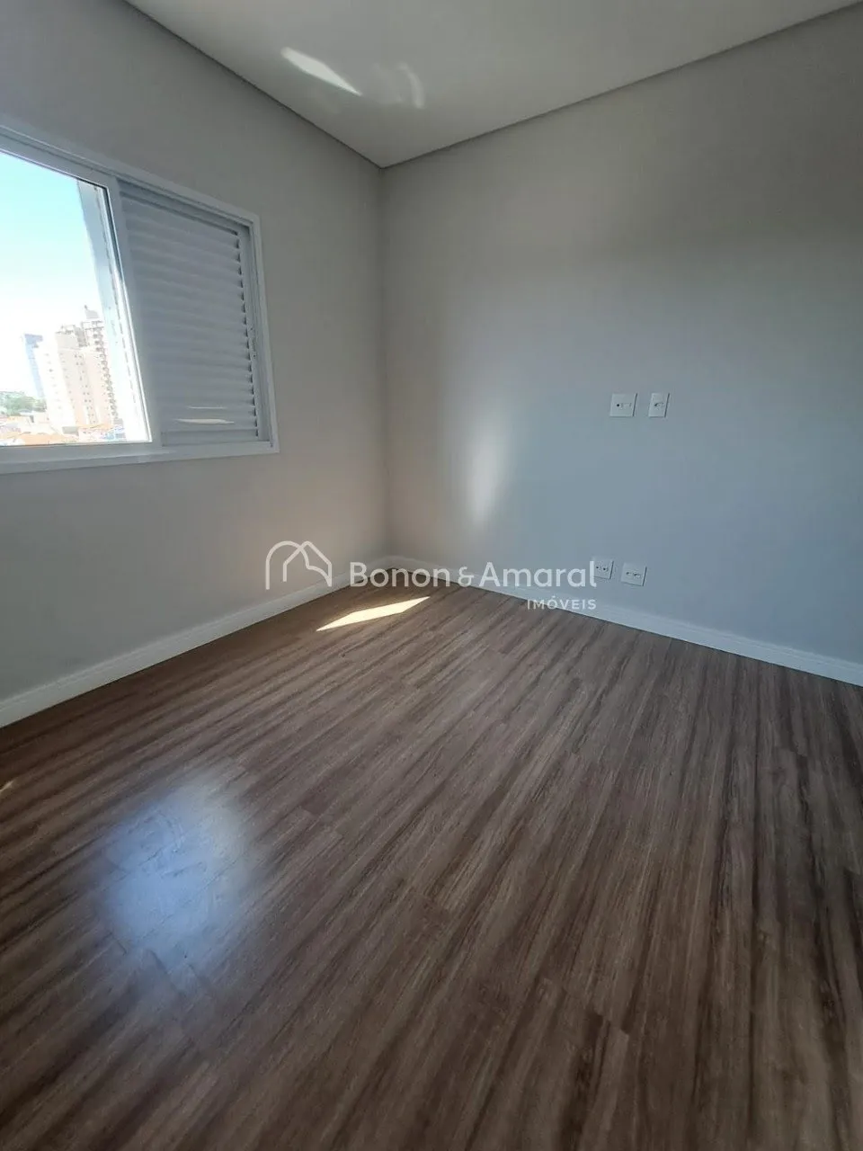 Imagem Cobertura à venda com 4 dormitórios, 2 suítes, e 2 vagas de garagem, 217 m² no Taquaral