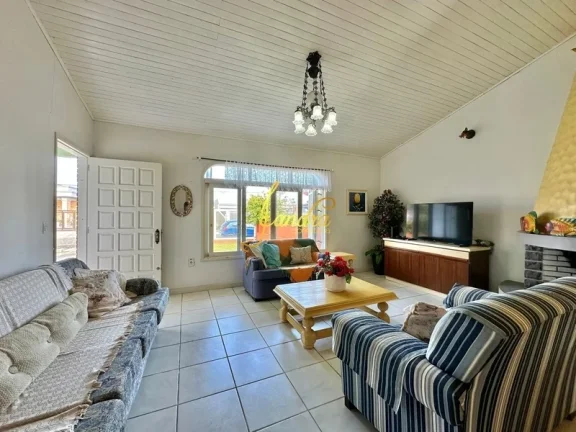 Imagem Casa no Centro de Xangri-la com 05 dormitórios com piscina