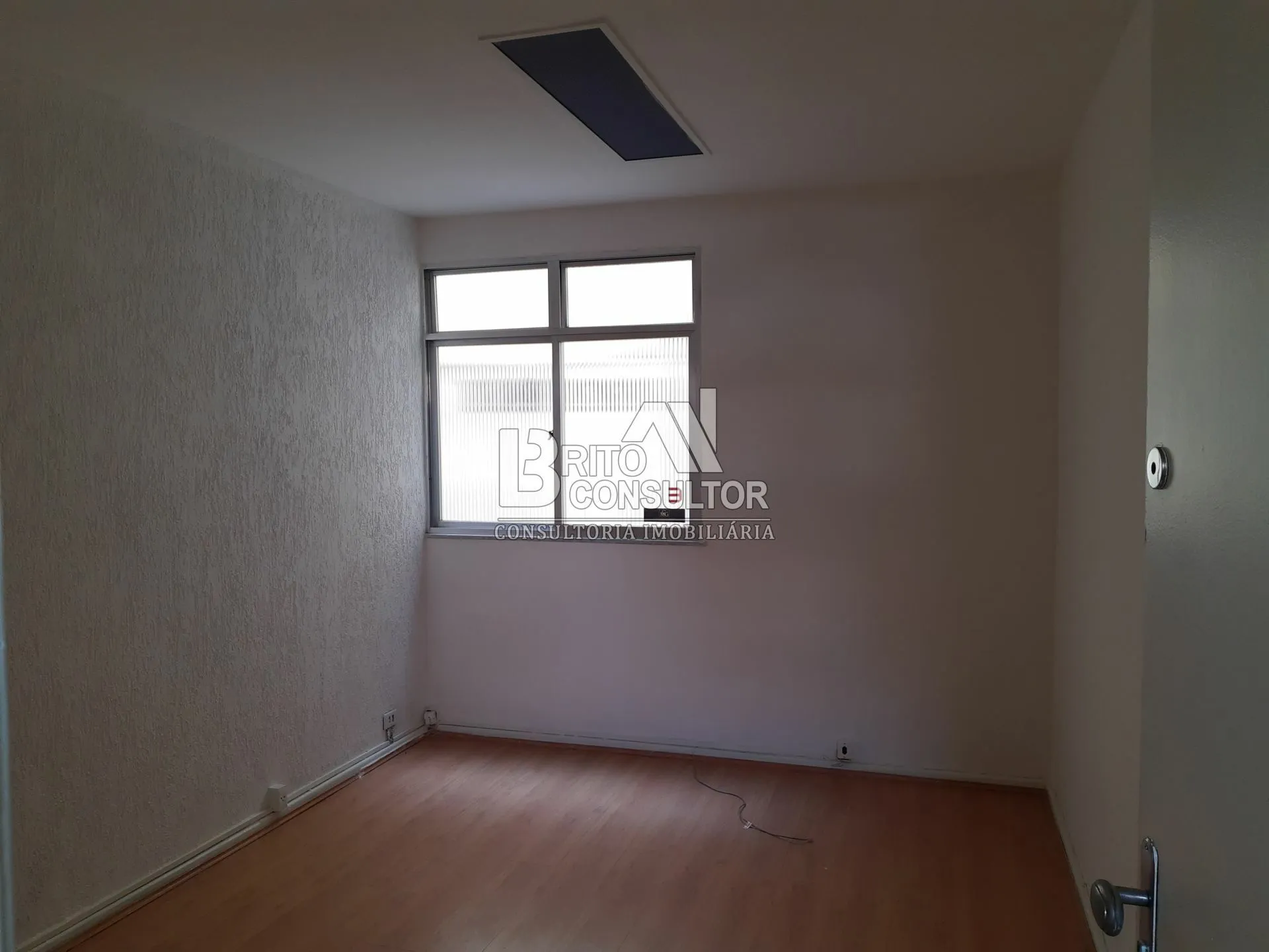 Imagem Sala Comercial á Venda Excelente Localização 16 M² Apenas 75.000 - Centro Niterói/RJ.