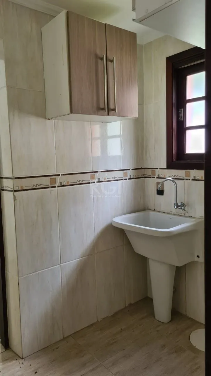 Imagem Sobrado para Venda - 200m², 3 dormitórios, sendo 1 suites, 3 vagas - Belém Novo