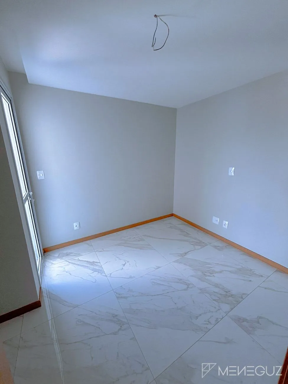 Imagem Vista para o Mar! Apartamento de 3 Quartos na Avenida Oceânica