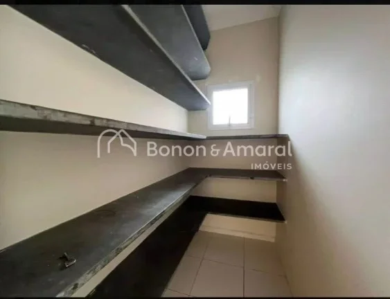 Imagem Sofisticada casa para aluguel no Alphaville Campinas. 
A residência possui uma área construída de...
