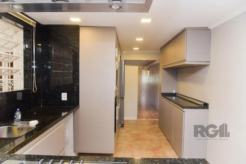Imagem Casa de 197m² - 5 dormitórios, 3 vagas no bairro Rubem Berta