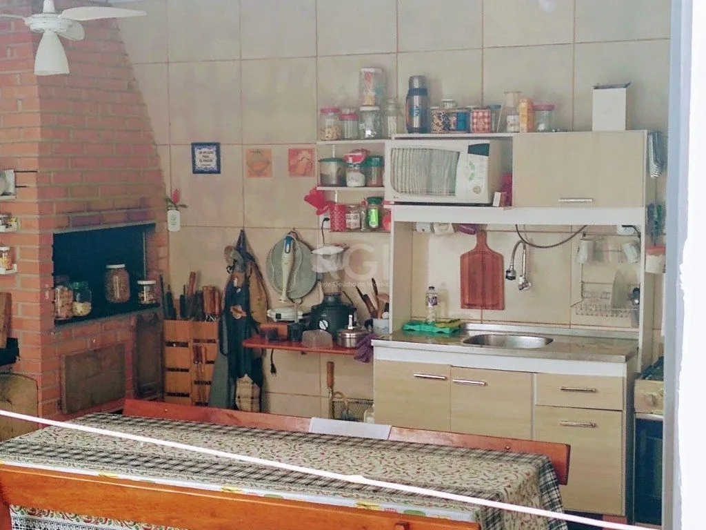 Imagem Casa para Venda - 240m², 3 dormitórios, 3 vagas - Teresópolis