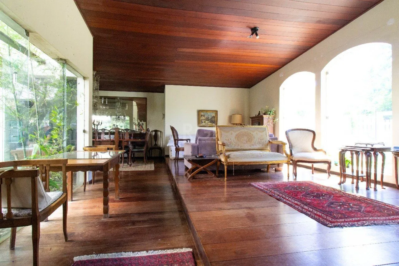 Imagem Casa para Venda - 422m², 6 dormitórios, sendo 2 suites, 5 vagas - Vila Assunção