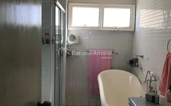 Imagem Apartamento a venda no bairro Cambuí em Campinas.
Localizado em rua tranquila e arborizada no miolo...