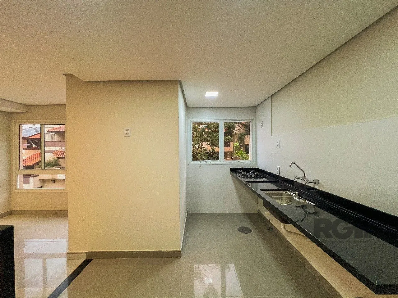 Imagem Casa em Condomínio no bairro Pedra Redonda - 5 dormitórios