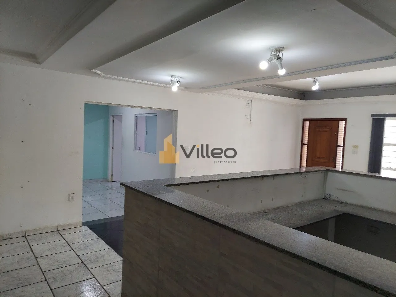 Imagem Localizada na Avenida Doutor Ulisses Guimarães, 2020 - Jardim Santo André 2, esta ampla casa comer...