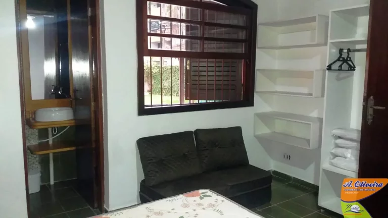 Imagem Casa -08 Dormitórios -Ótima localização próximo á praia (Terreno 986 metros )