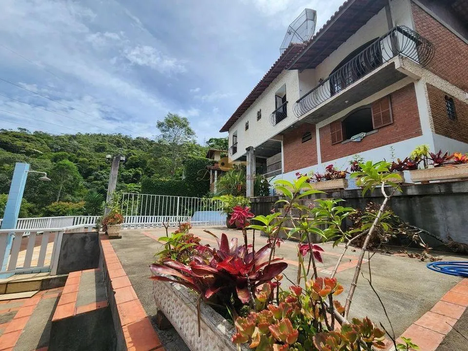 Imagem Casa para Venda em Teresópolis / RJ no bairro Golfe