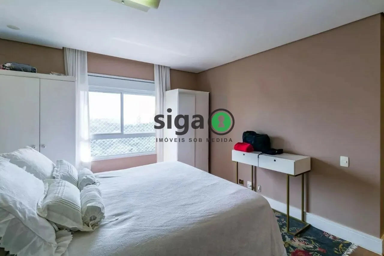 Imagem Apartamento á Venda na Vila Andrade, de 200 m, 4 quartos e 3 vagas.