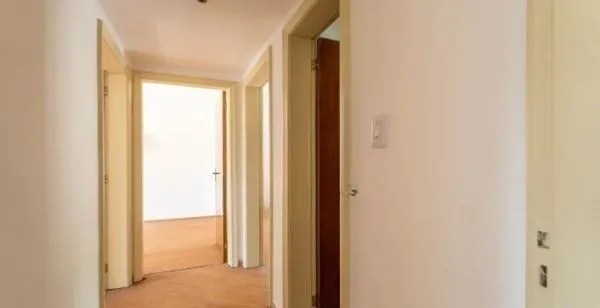 Imagem Apartamento no Petrópolis de 3 dormitórios e 2 vagas DESOCUPADO