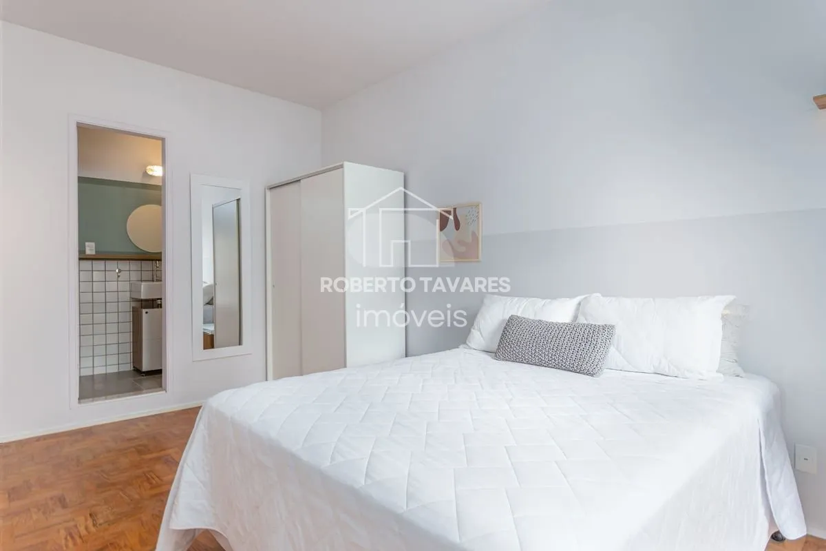 Imagem Apartamento Mobiliado e totalmente Reformado! 145 m2 úteis 5dts e 3 suítes, cozinha aberta para sala - Está a duas quadras da Av. Paulista.