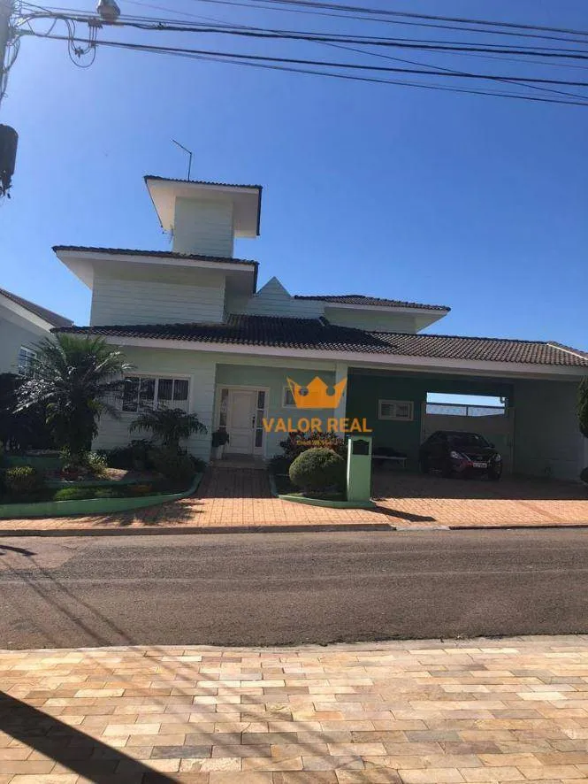 Imagem Casa em Condomínio no Terras de São Carlos em terreno com 482 m², área construída de 756 m², com 4 suítes. Aceita Permuta