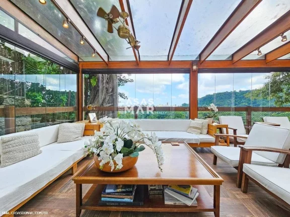 Imagem Casa de luxo à venda no Jardim Botânico, Rio de Janeiro - 5 quartos, 5 suítes, 8 banheiros, 2 vagas de garagem, 300,00 m².